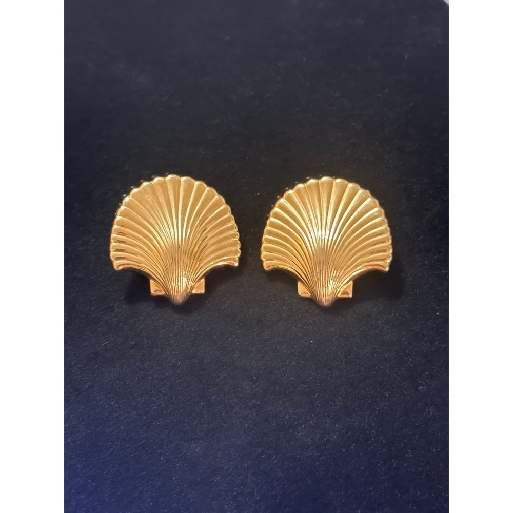 Lightweight Goldtone Seashell Stud Earrings